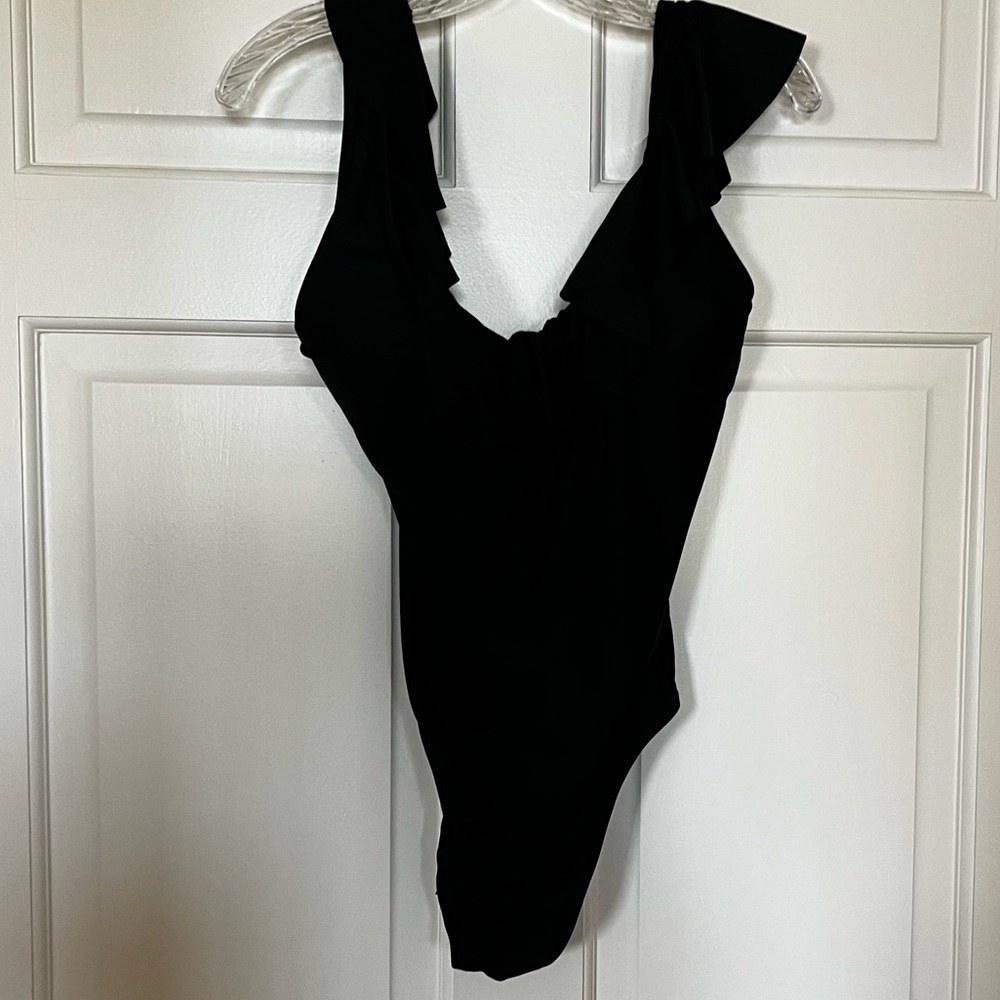 J.Crew Women’s Size 8 One Piece Bathing Suit Black‎ Ruffle Built in Bra Resort